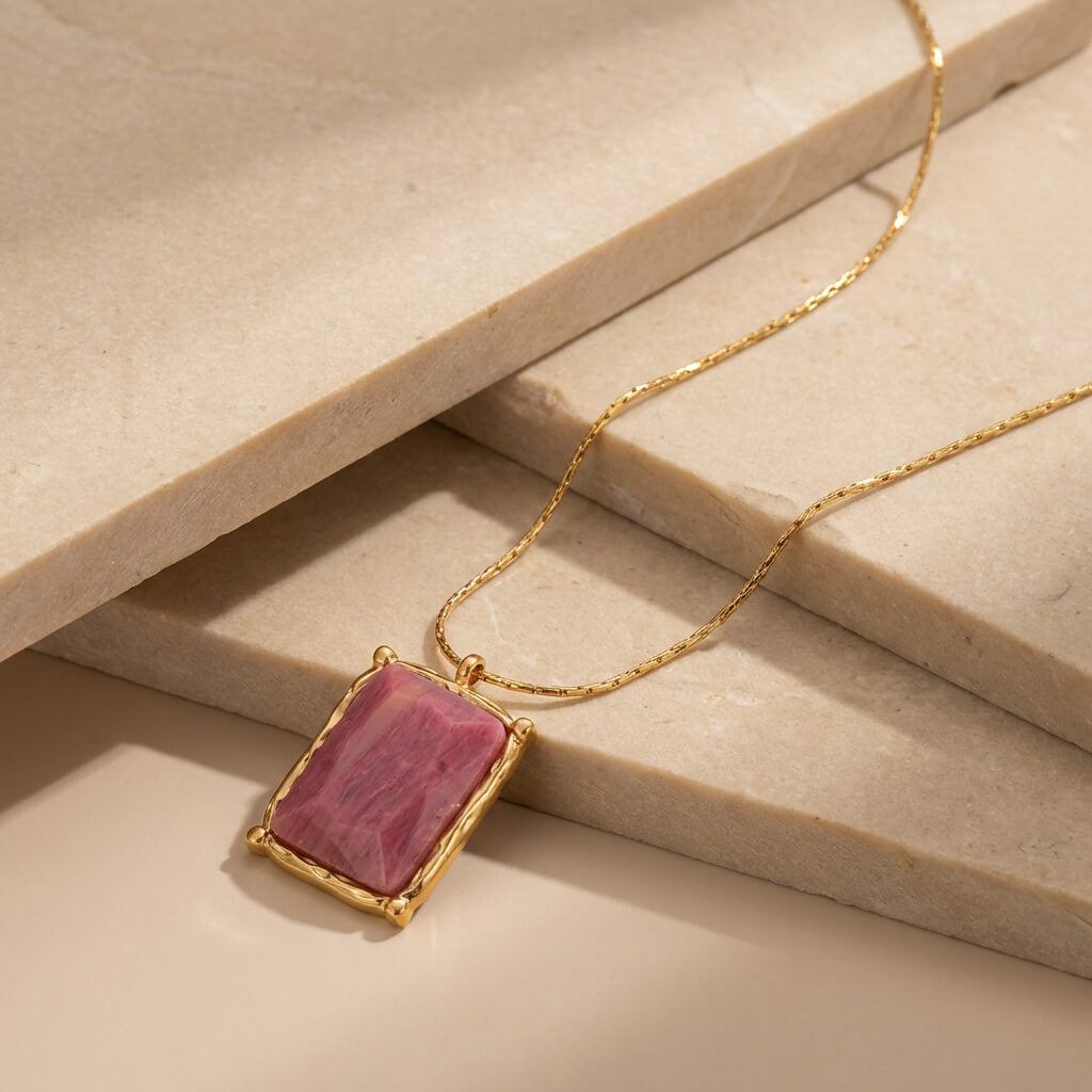 Collier pierre rectangulaire doré