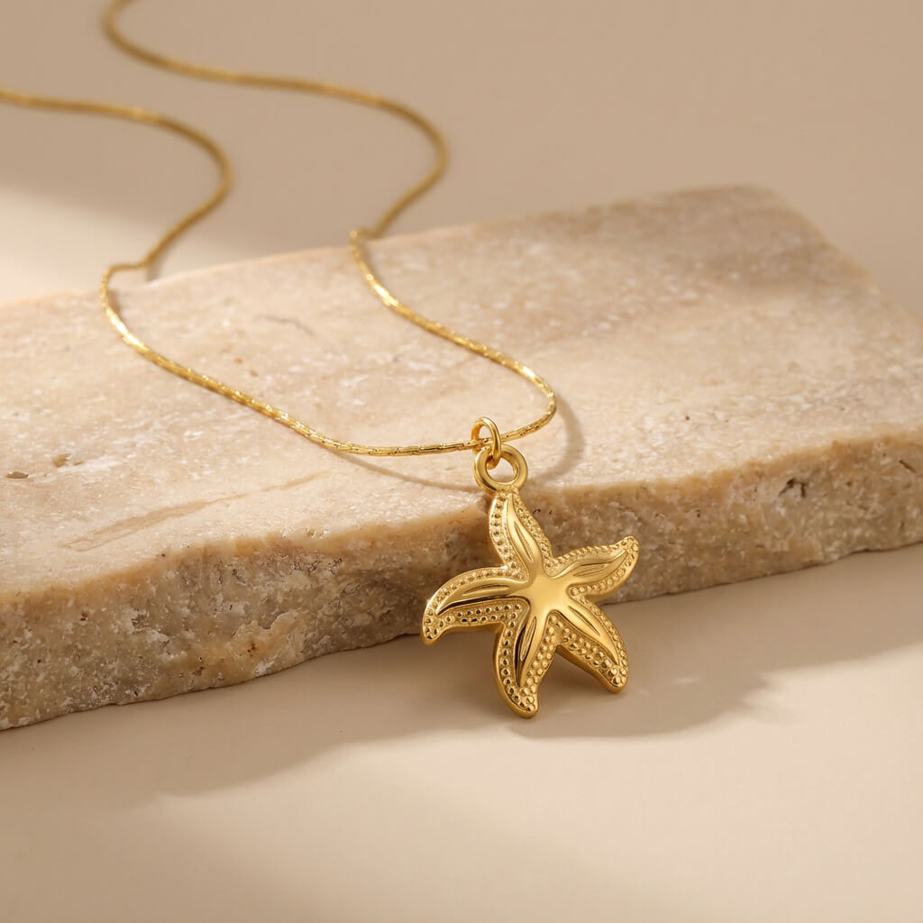 Collier étoile de mer dorée à pendentif