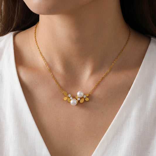 Collier fleur perle et zircon doré