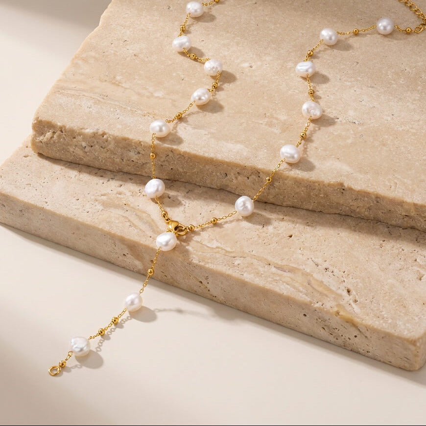 Collier long Y plaqué or perles nacrées
