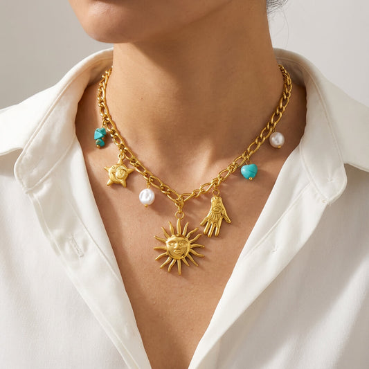 Collier à breloques soleil et symboles