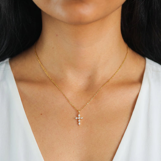 Collier croix en argent 925 serti de moissanites