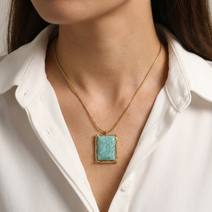 Collier pierre rectangulaire doré