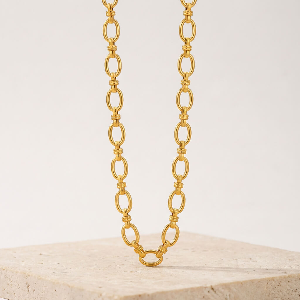 Collier chaîne dorée à maillons ovales