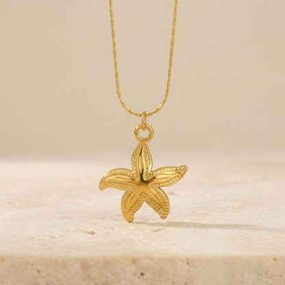 Collier étoile de mer dorée à pendentif