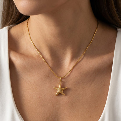 Collier étoile de mer dorée texturée