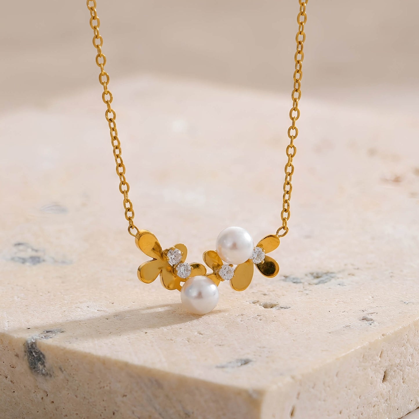 Collier fleur perle et zircon doré