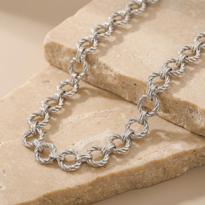 Collier maille torsadée anneaux larges