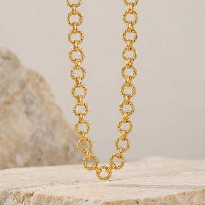 Collier maille torsadée anneaux larges