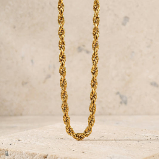 Collier maille torsadée élégante
