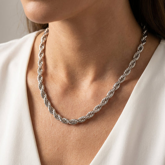 Collier maille torsadée élégante