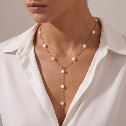 Collier long Y plaqué or perles nacrées