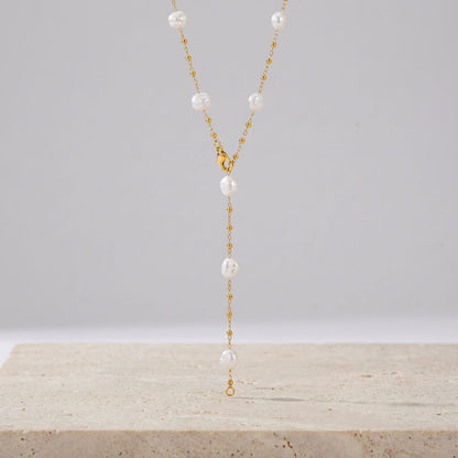 Collier long Y plaqué or perles nacrées